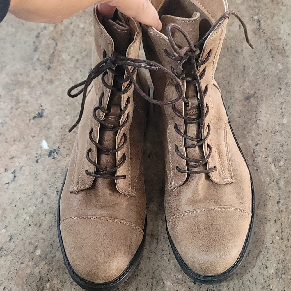 Boots - Picture 2 of 4